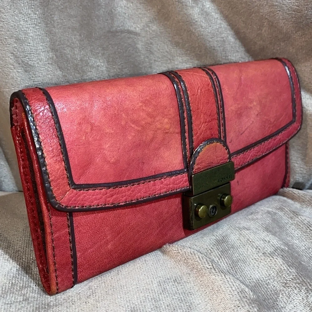 Fossil Red Leather trifold wallet with Vintage Charm